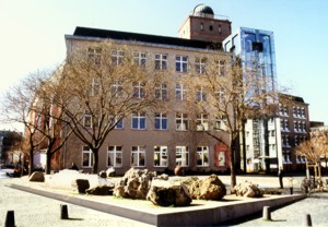 Museumsgebäude, Mitternachtsplatz